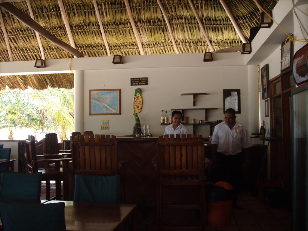Green Parrot Beach Houses And Resort Placencia Exterior photo
