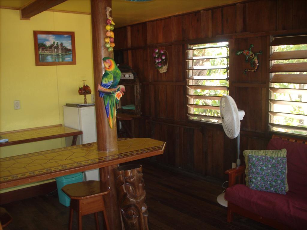 Green Parrot Beach Houses And Resort Placencia Exterior photo