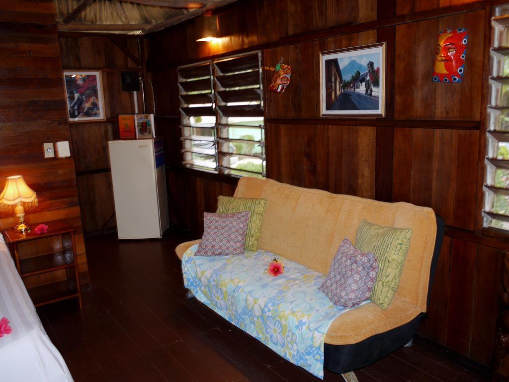 Green Parrot Beach Houses And Resort Placencia Exterior photo