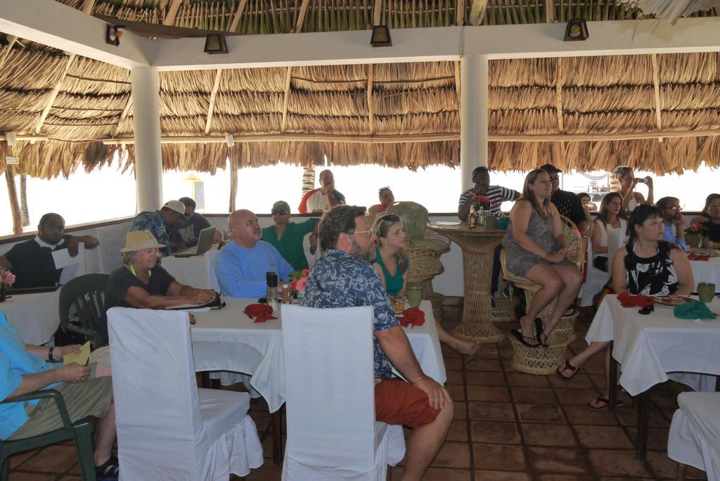Green Parrot Beach Houses And Resort Placencia Exterior photo