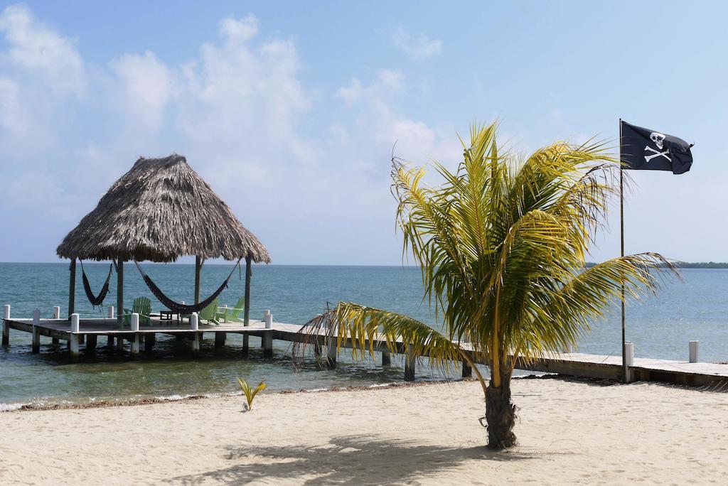 Green Parrot Beach Houses And Resort Placencia Exterior photo