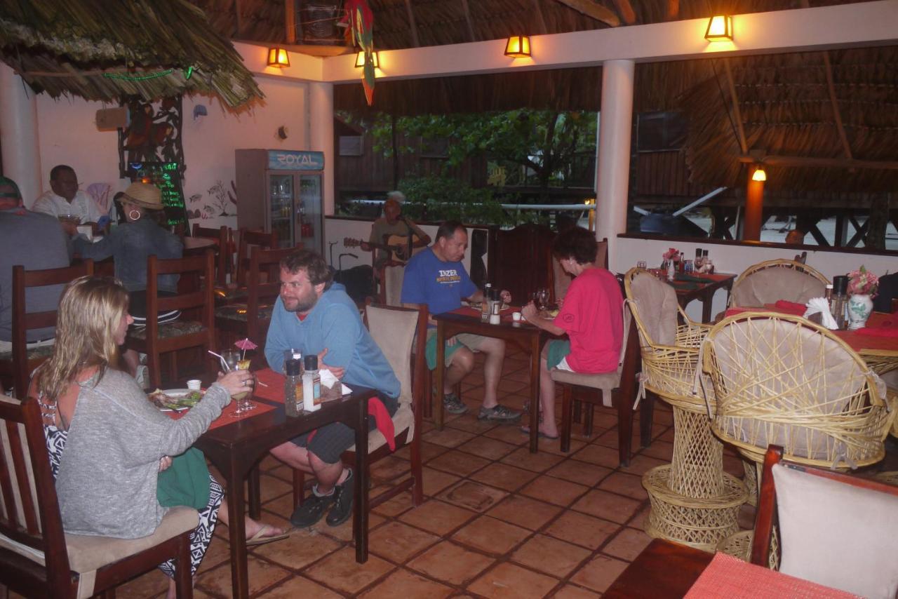 Green Parrot Beach Houses And Resort Placencia Exterior photo