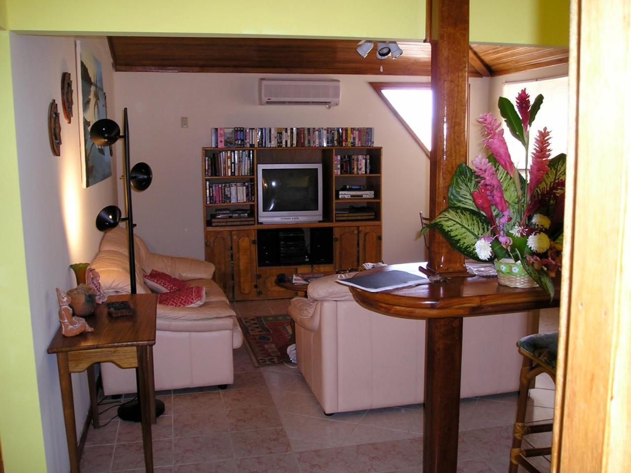 Green Parrot Beach Houses And Resort Placencia Exterior photo